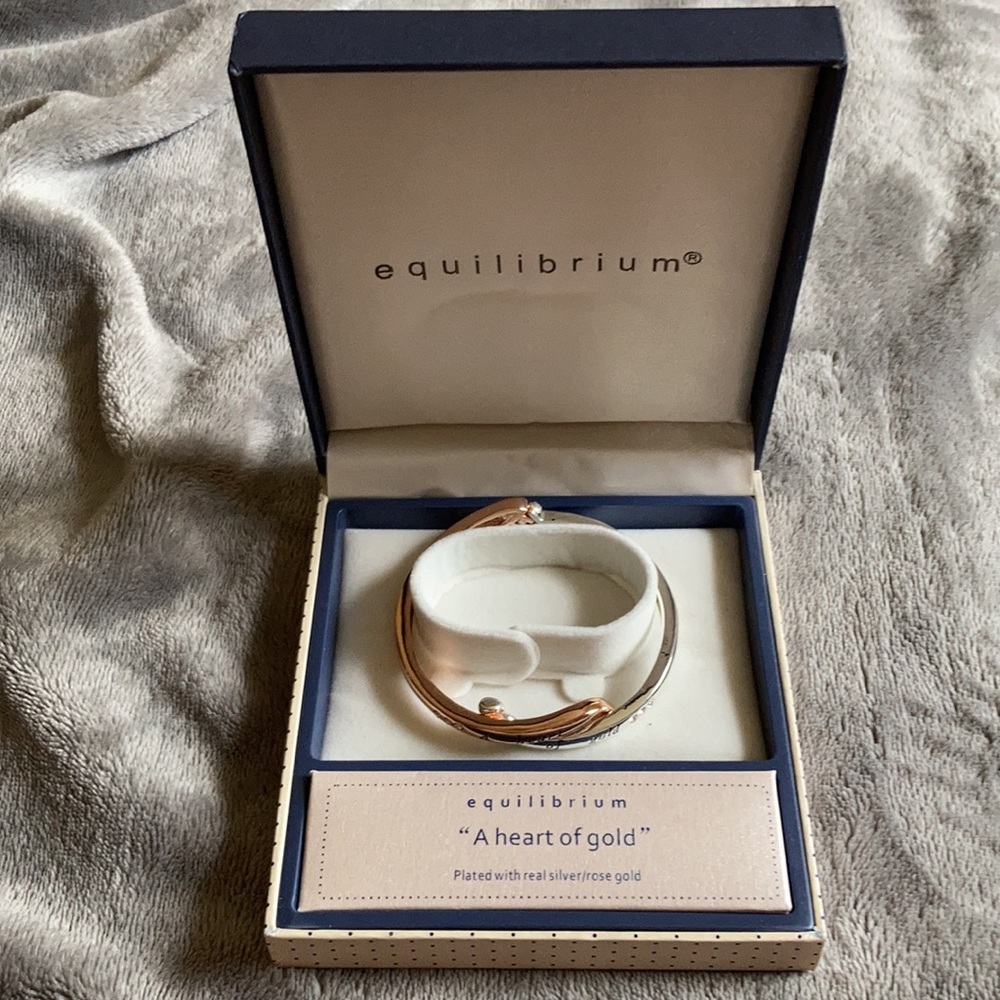 💛🆓Equilibrium A Heart of Gold Bracelet